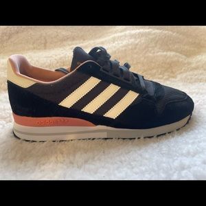 NWT Adidas black/white/ pink ZX 500 sneaker